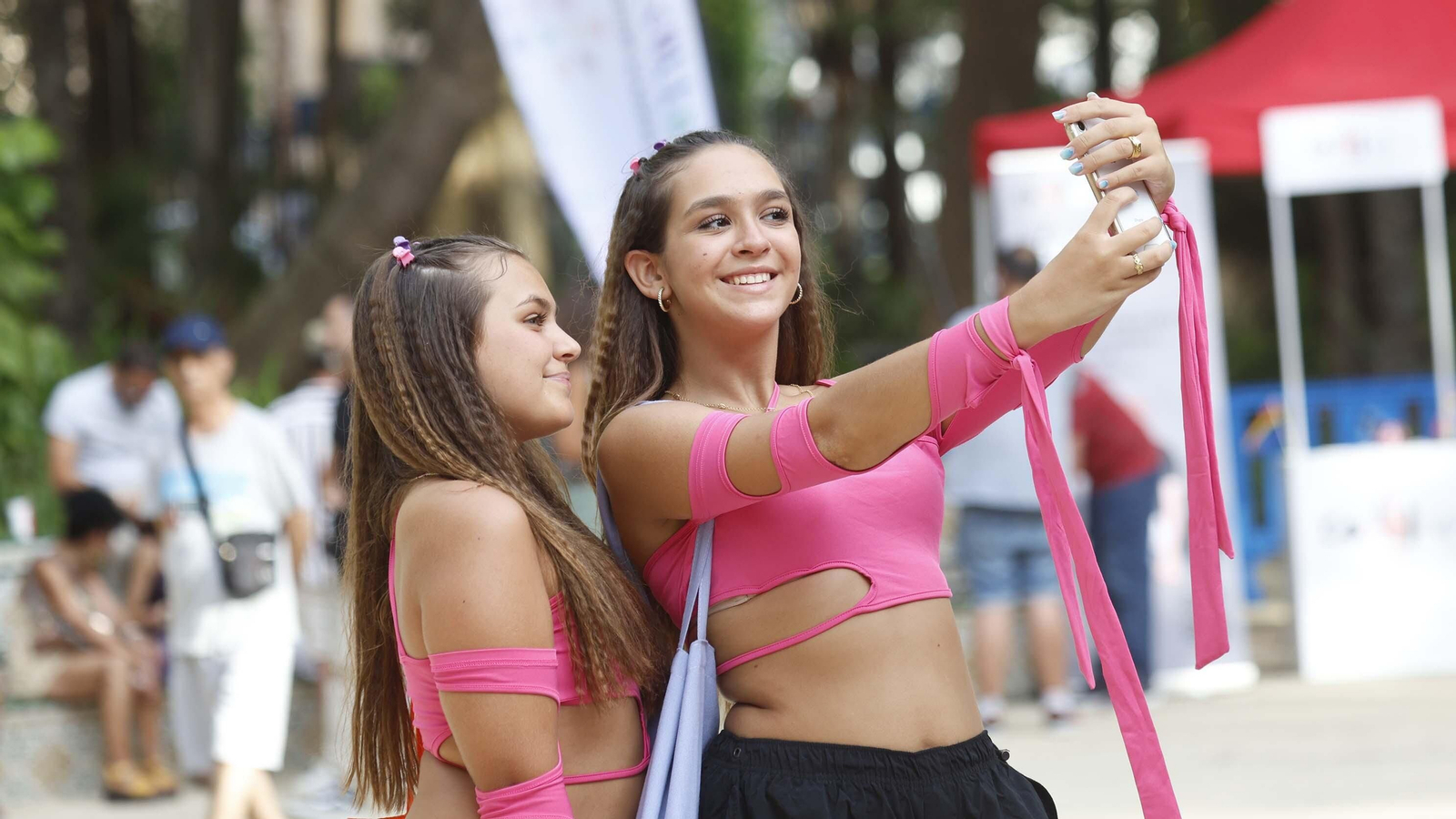 Las fotos de la fiesta del Orgullo LGTBI en el Parque María Cristina en Algeciras