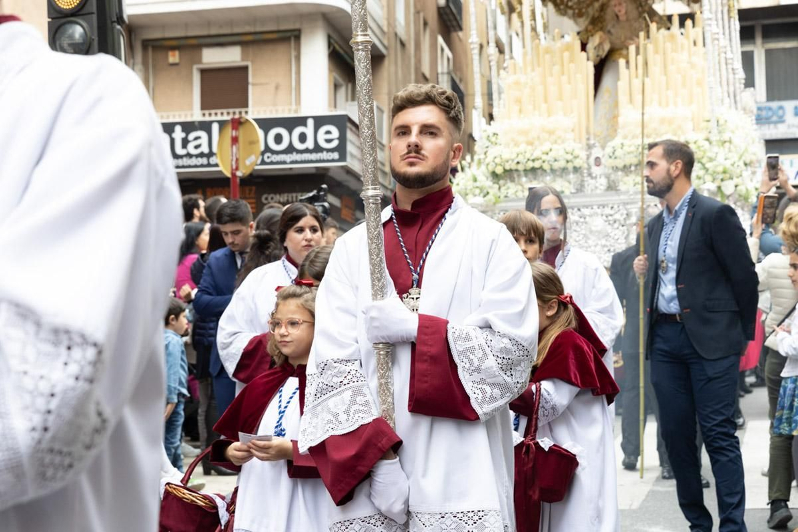 Los jiennenses se echan a la calle para presenciar la primera de las procesiones de la jornada: la Borriquilla (II)