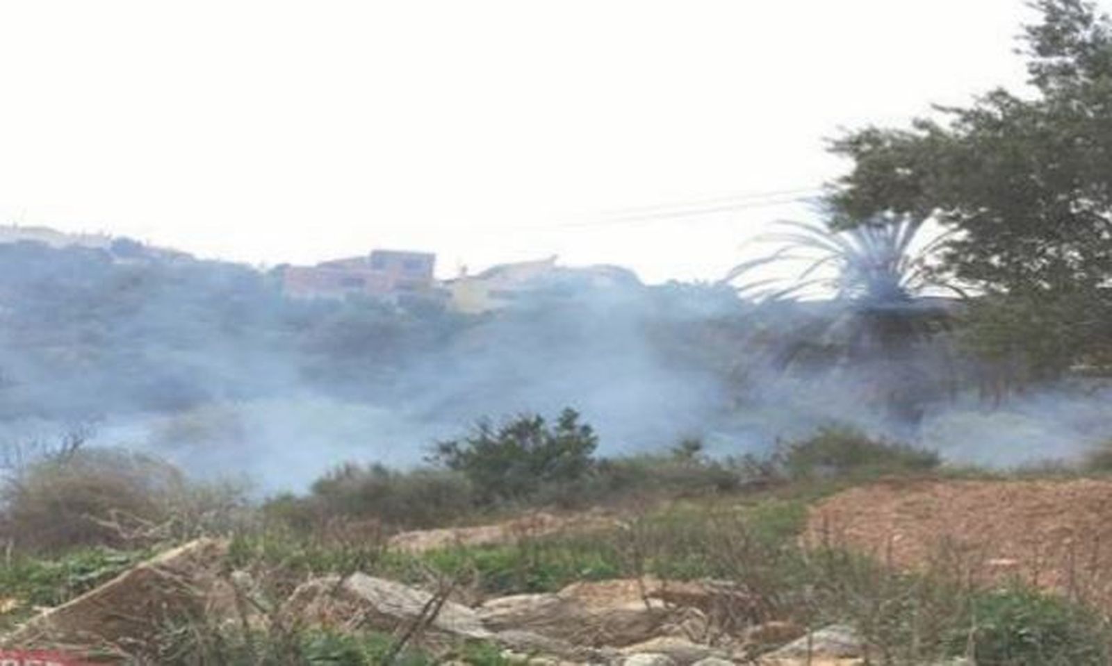 Llamas y humo en la Sierra de Bédar.