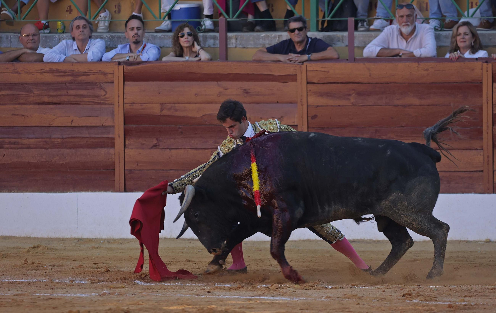 Fotos de la novillada mixta con picadores del sábado de la Feria de La Línea: Ignacio Candelas, Miriam Cabas y Juan Jesús Rodríguez