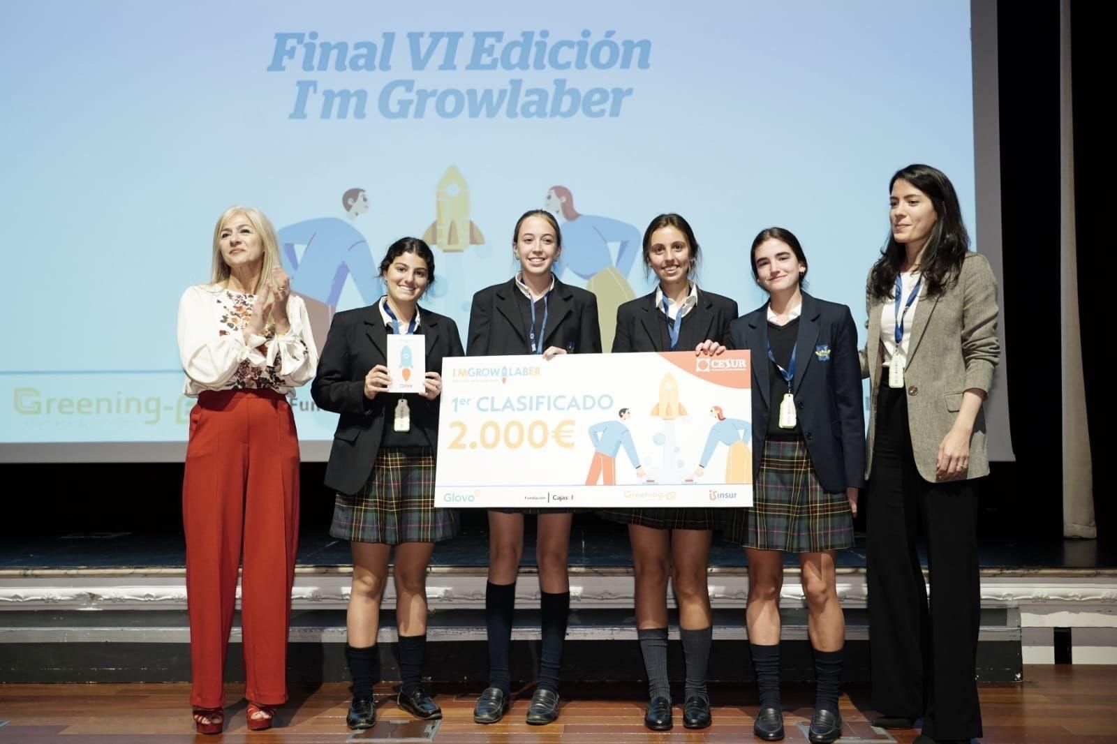 Alumnas del colegio Highland School Sevilla en la final del concurso de emprendimiento de Cesur.