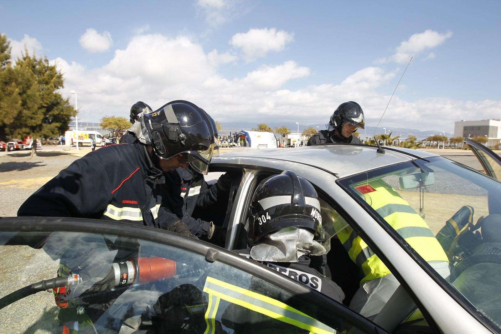 Las imágenes del simulacro de accidente con víctimas en la UAL