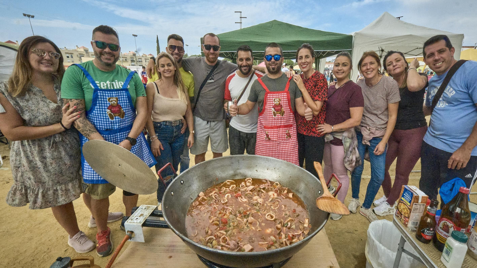 Concurso de paellas en Las Canteras.
