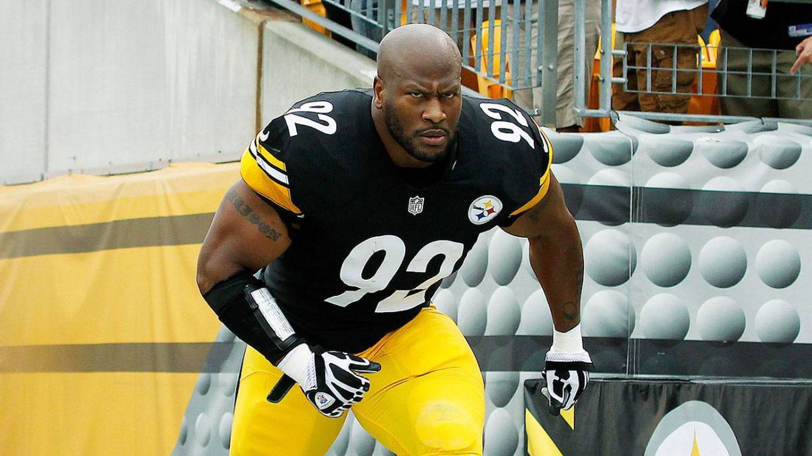 James Harrison, exjugador de la NFL, ¡levanta 238 kilos!