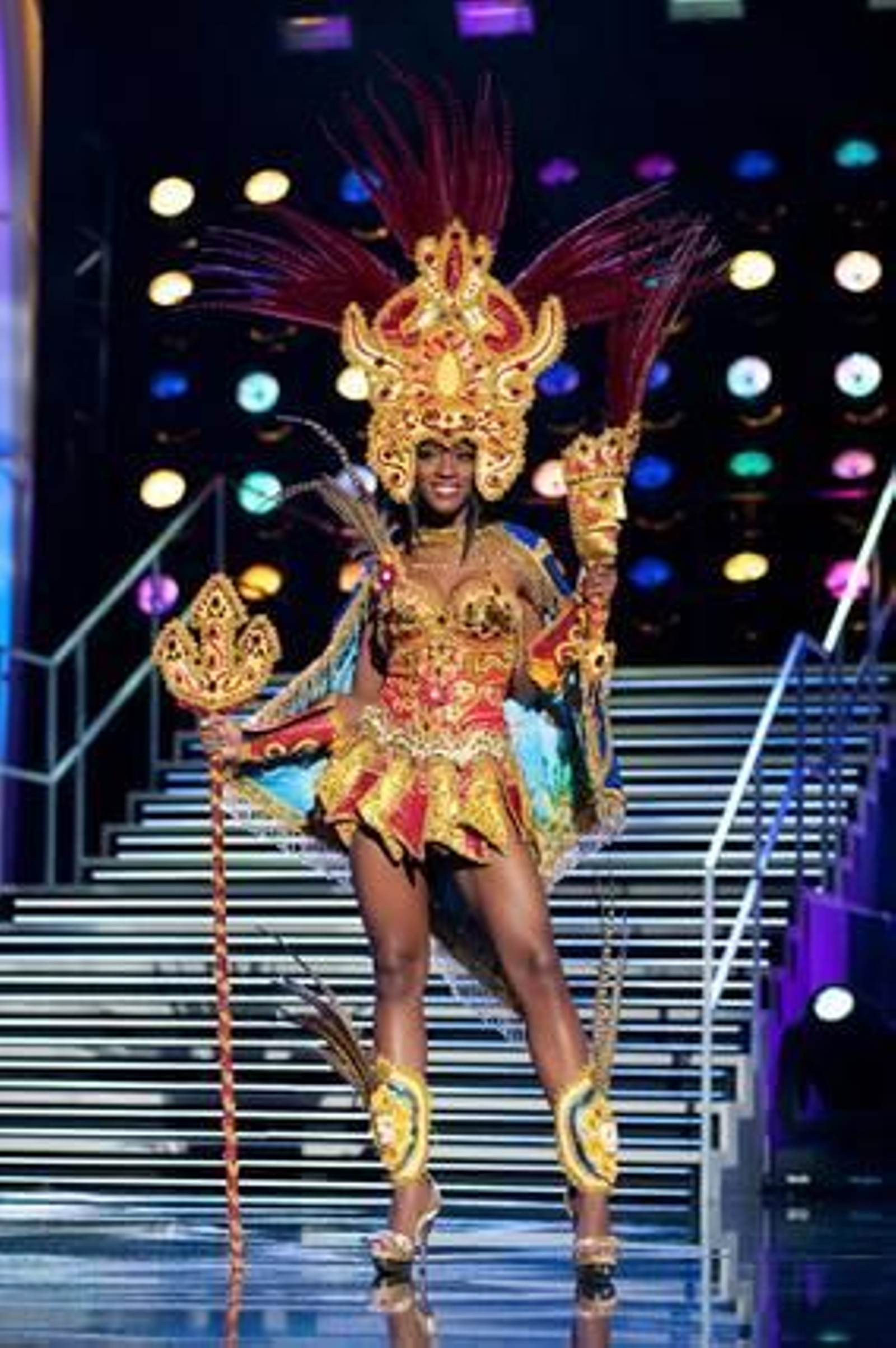 La candidata nicaragüense a Miss Universo 2010, Scharllette Allen Moses, luce su traje nacional.

Foto: EFE