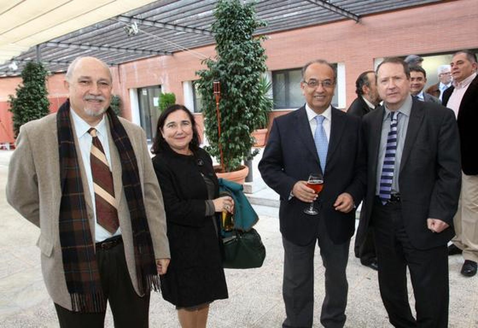 Diego Rodríguez, presidente del Ateneo de Málaga, Mª Esther Cruces, directora del Archivo Histórico, Juan Manuel Suárez Japón, rector de la Universidad Internacional de Andalucía (UNIA) y Juan Cano Bueso, presidente del Consejo Consultivo de Andalucía.

Foto: S. Camacho· Migue Fernandez