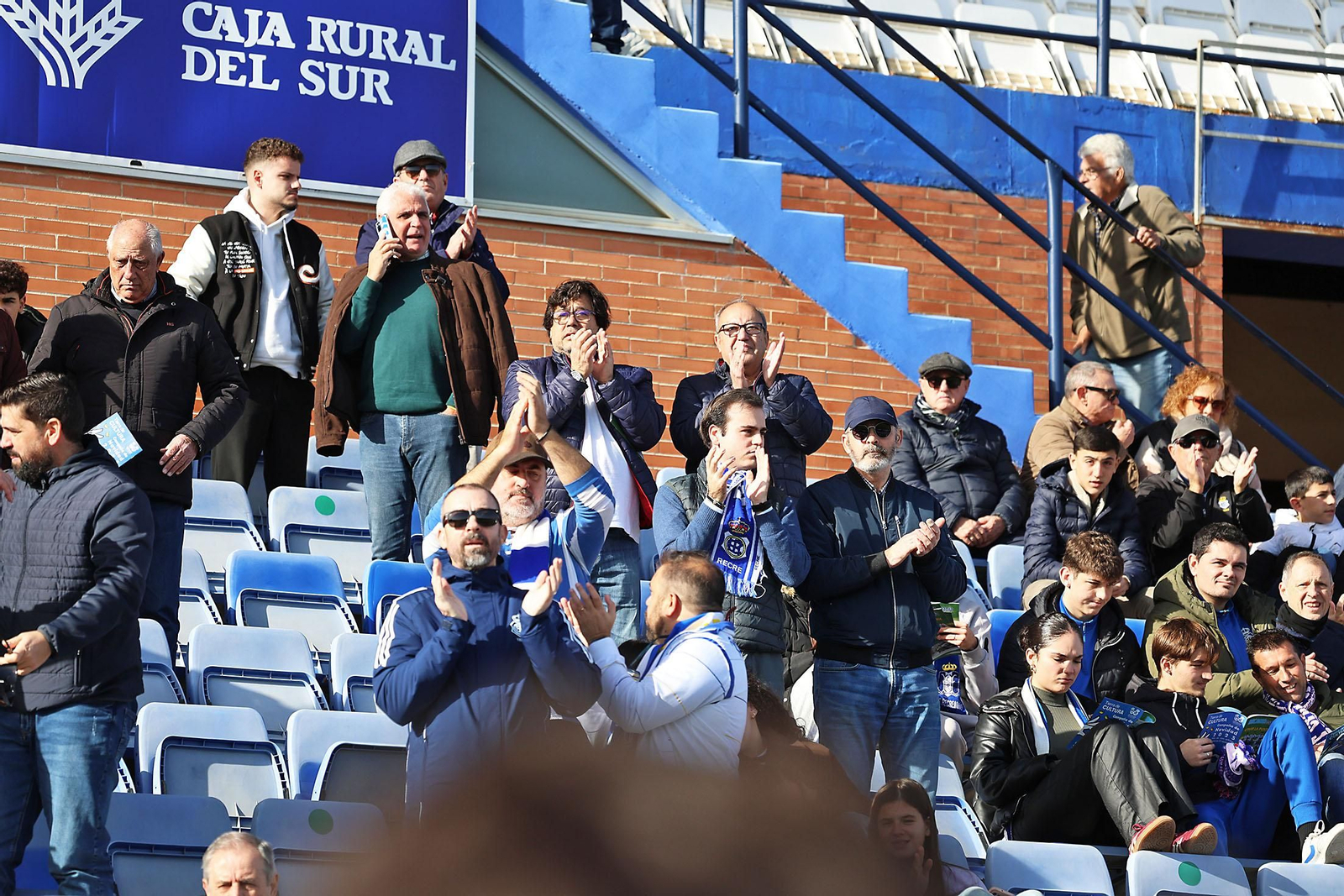 Búscate en las gradas en el Nuevo Colombino en el Recreativo de Huelva - Atlético Antoniano