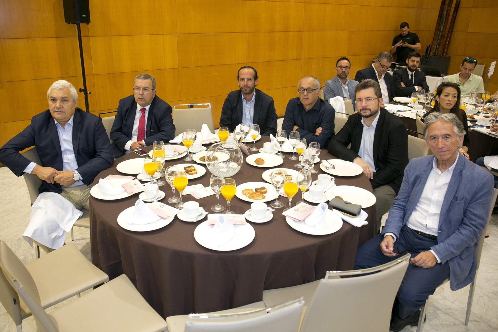 Las imágenes del Foro Joly con Elías Bendodo