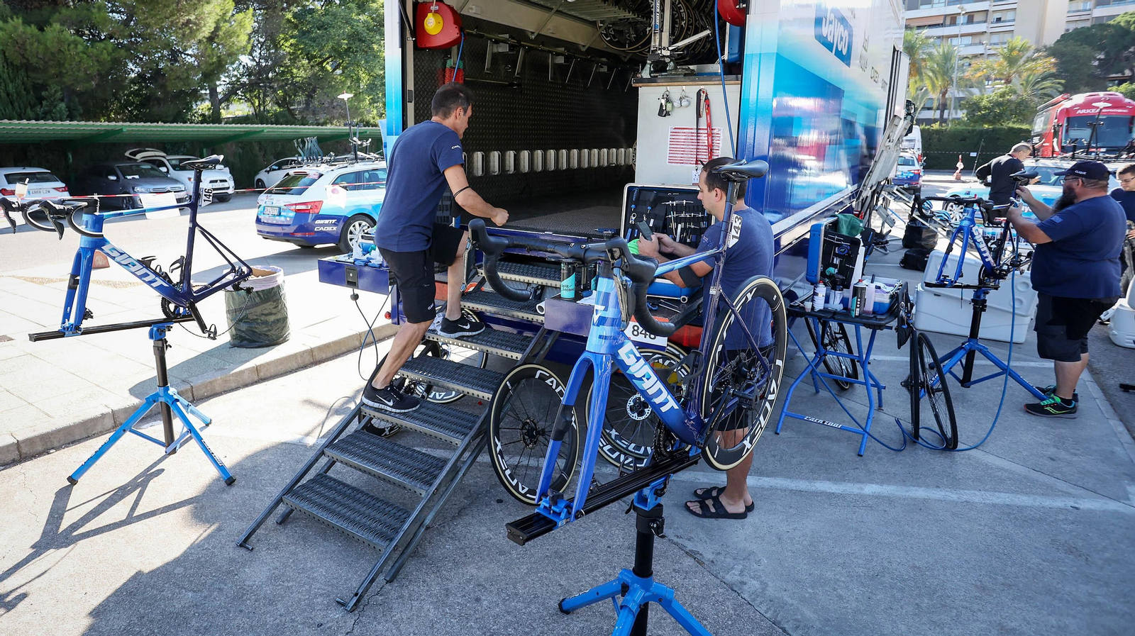 La Vuelta Ciclista a España llena los hoteles de Jerez