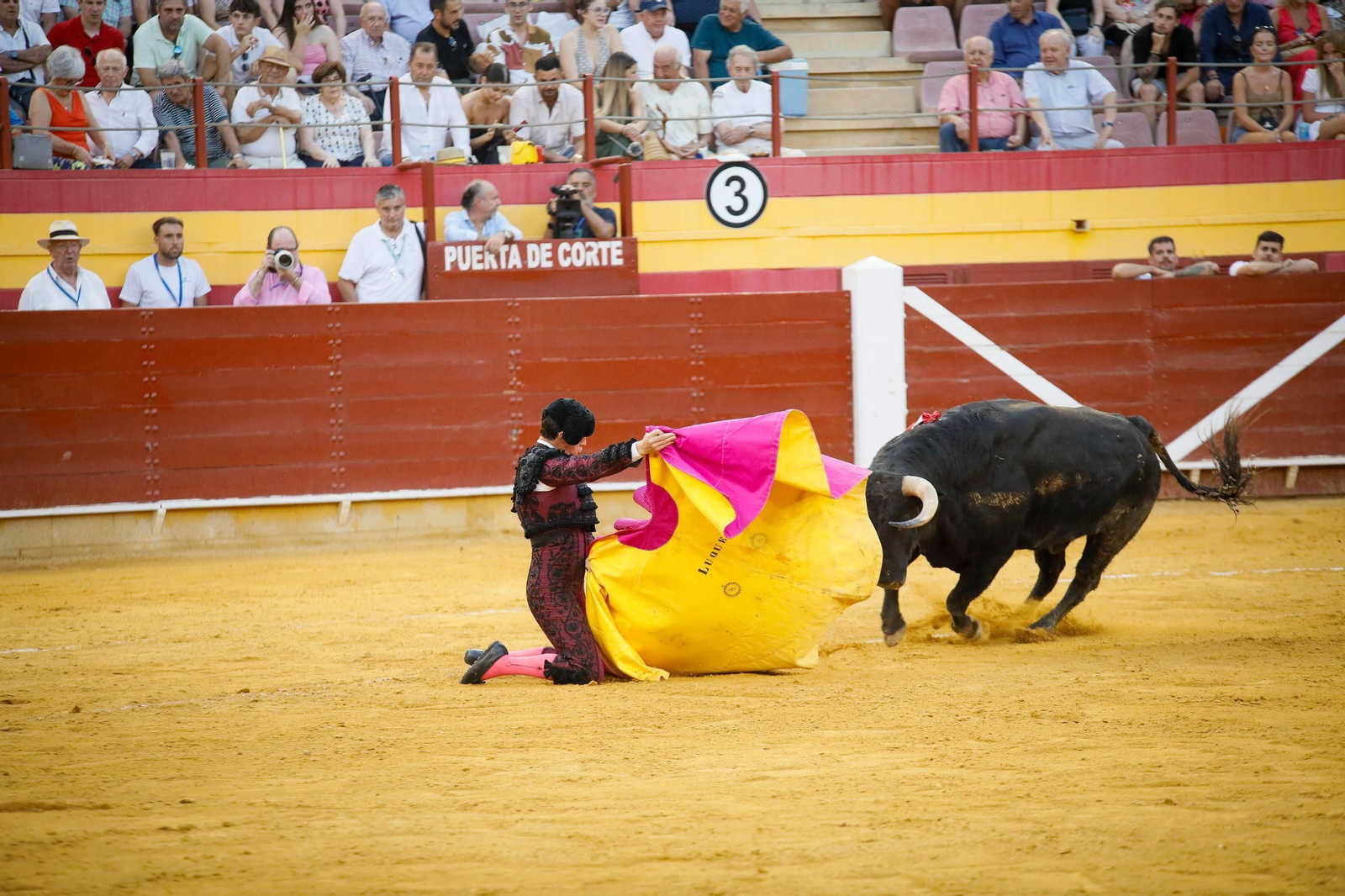 Imágenes de la corrida de toros en Roquetas de Mar