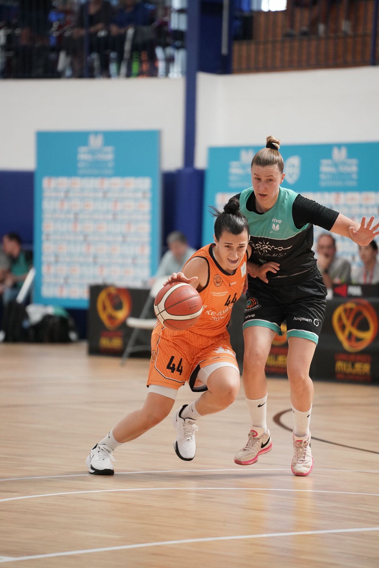 Ambientazo en Estepona para la Final Four de ascenso a Liga Femenina