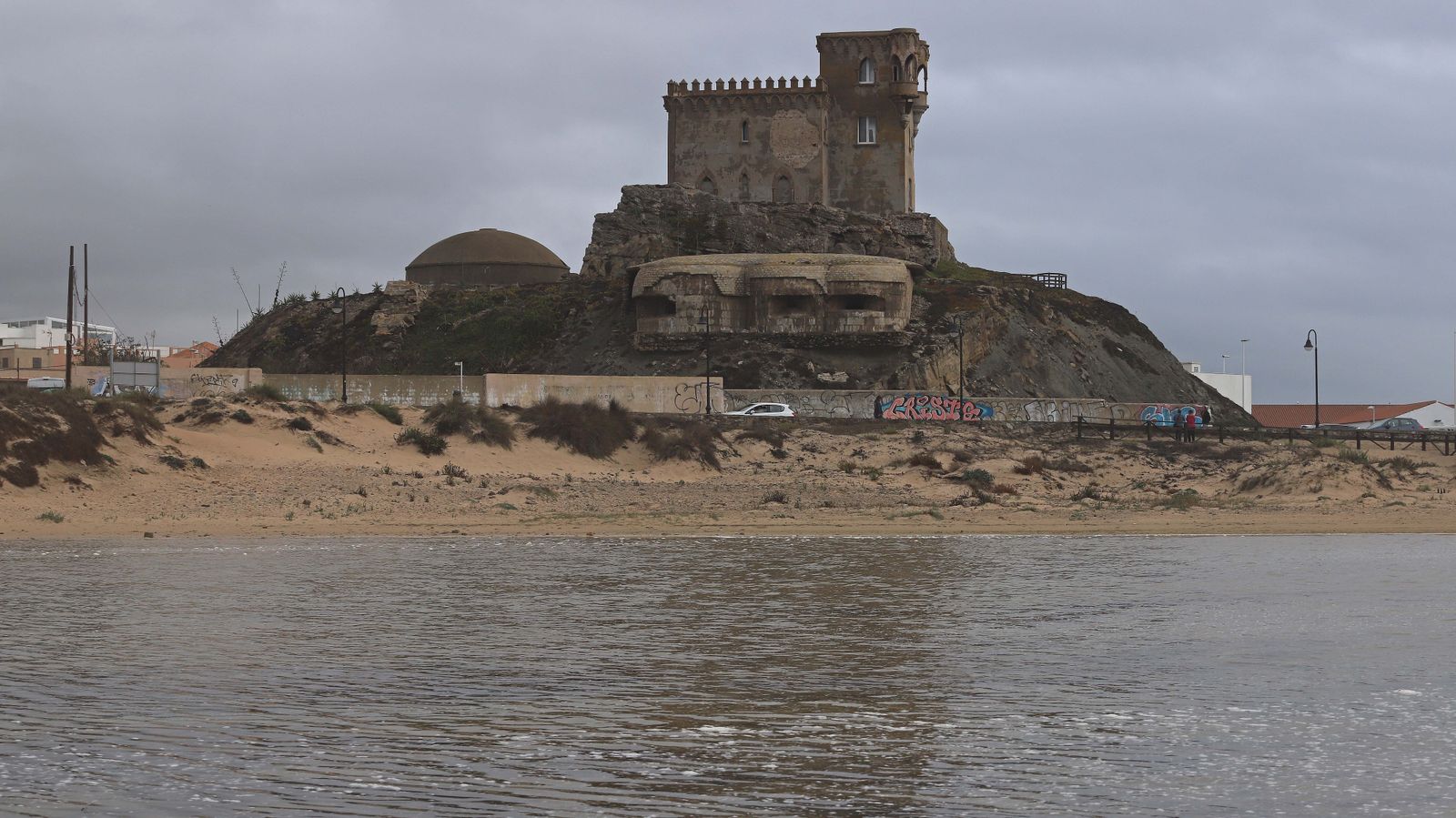 Fotos de la marea alta en la playa de Los Lances