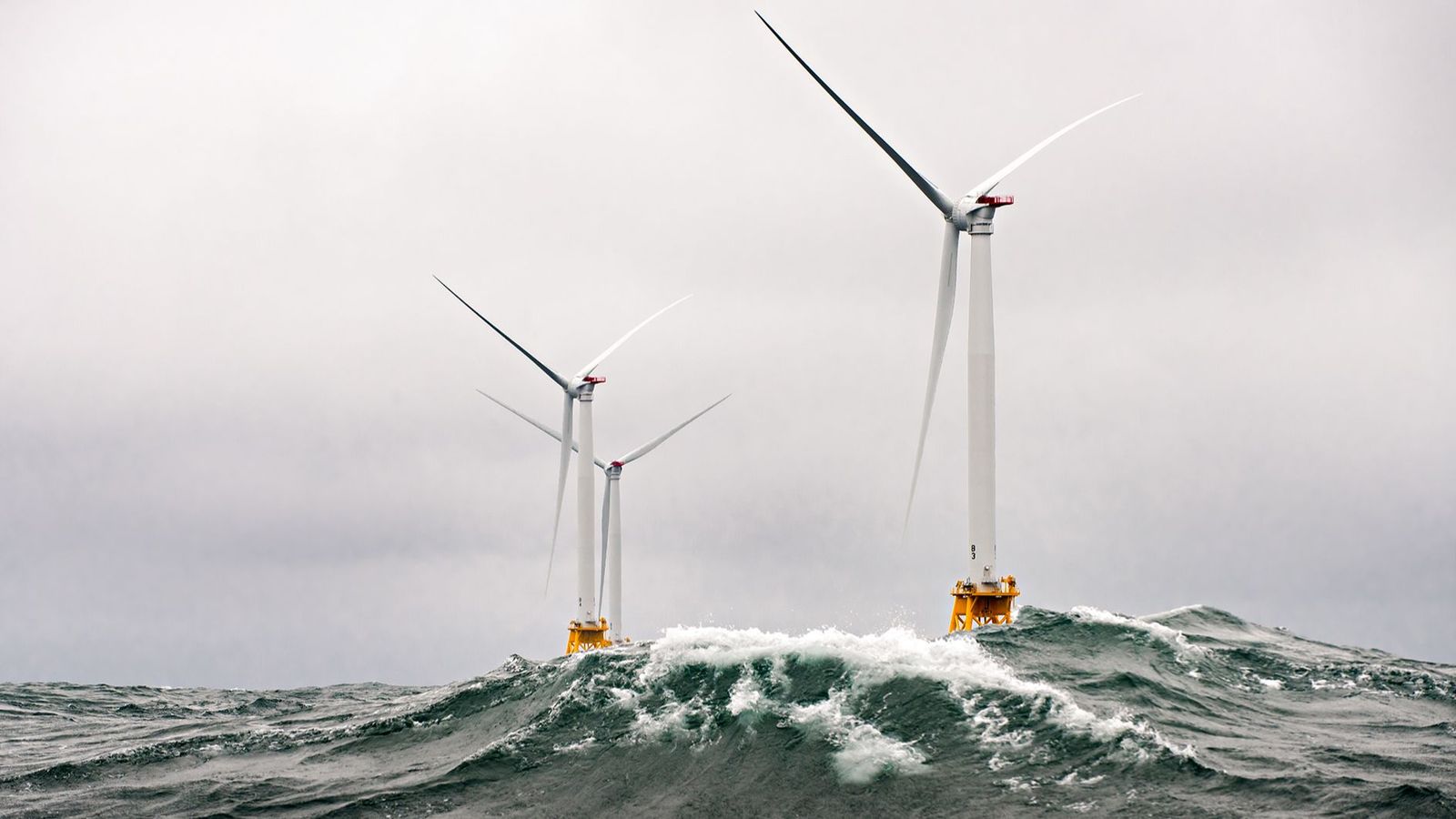 Imagen de aerogeneradores marinos