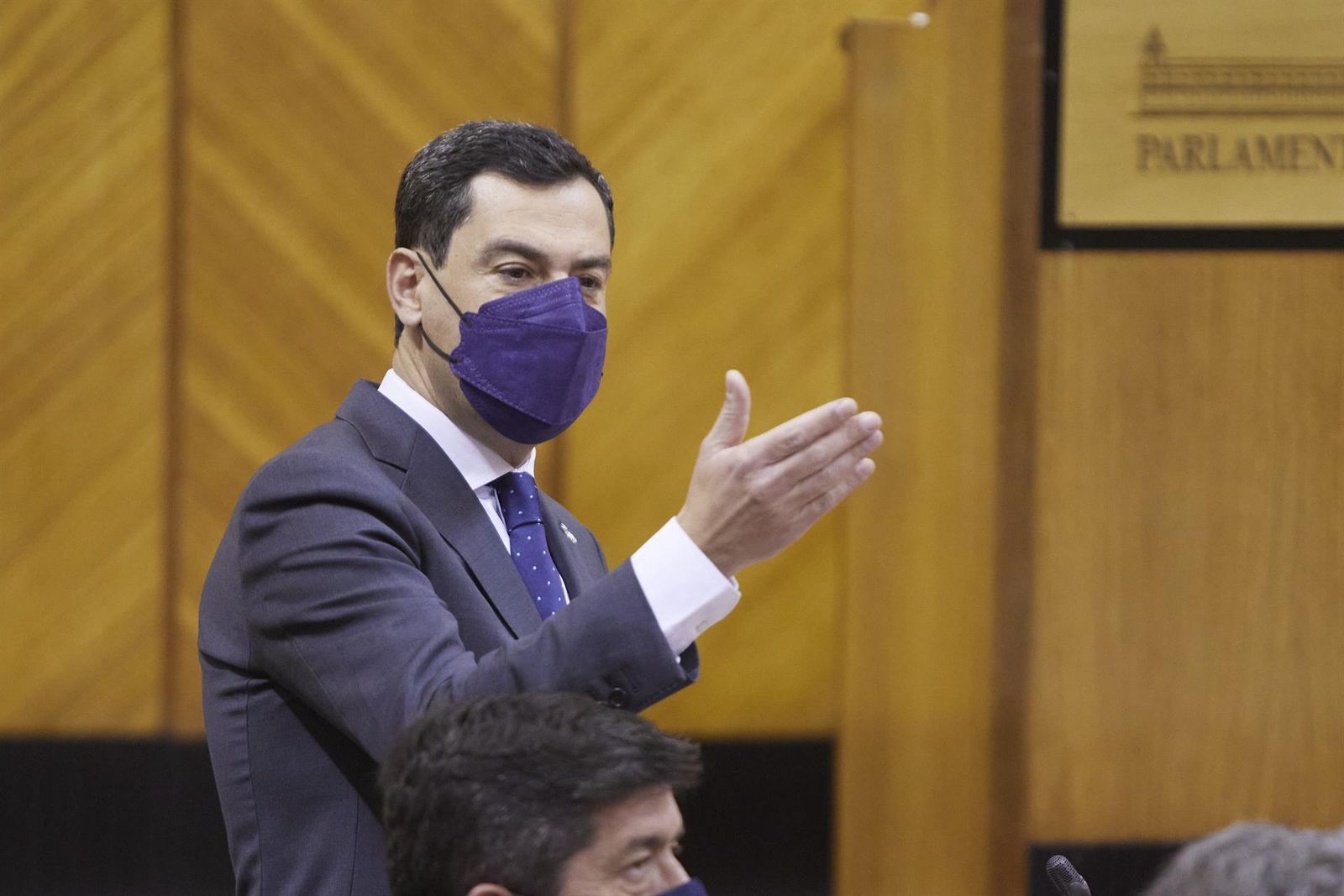 Juanma Moreno, durante sesión plenaria