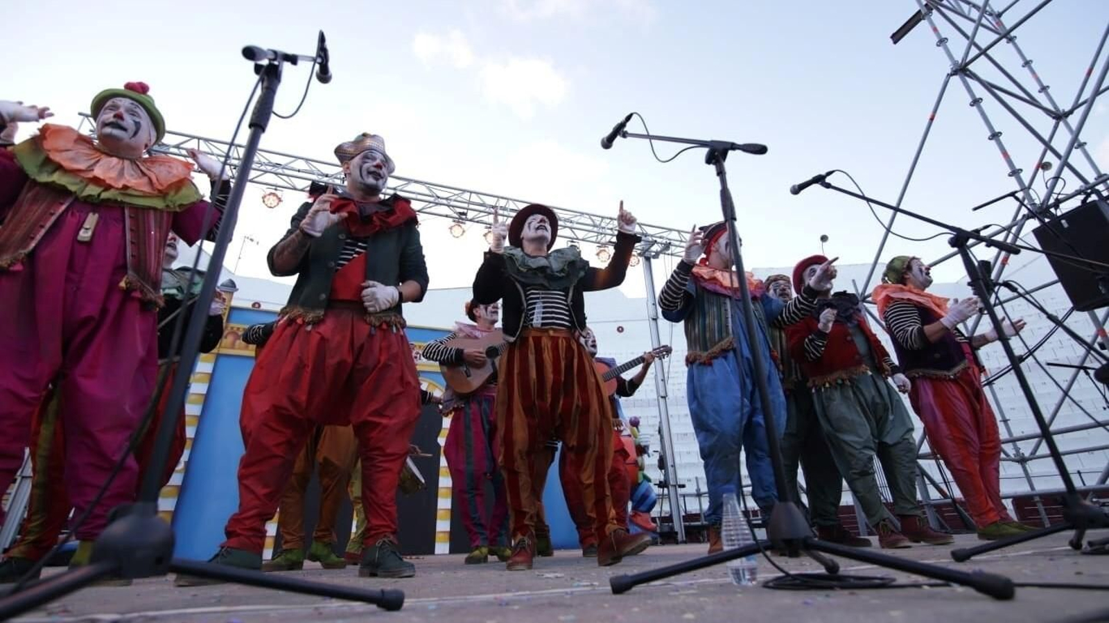 Actuación de la comparsa 'Los sumisos' de Martínez Ares en la plaza de toros, durante el pasado fin de semana.