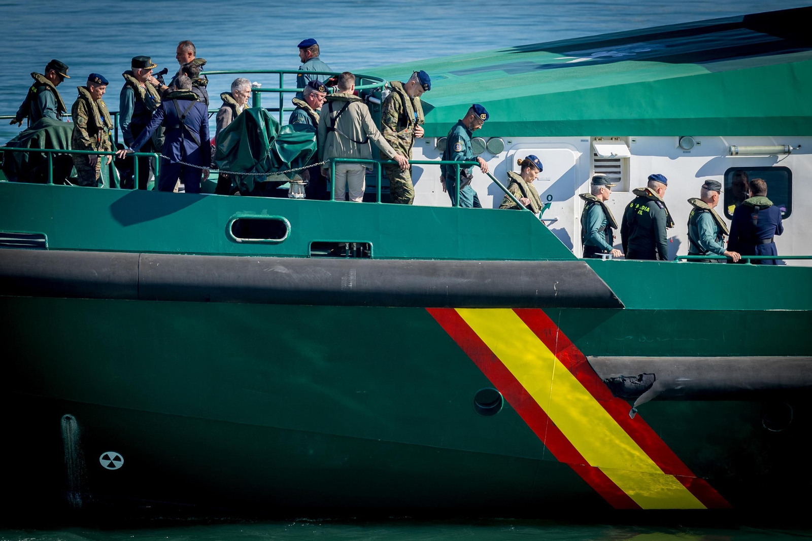 Las imágenes de la visita del Rey a la Guardia Civil de Cádiz