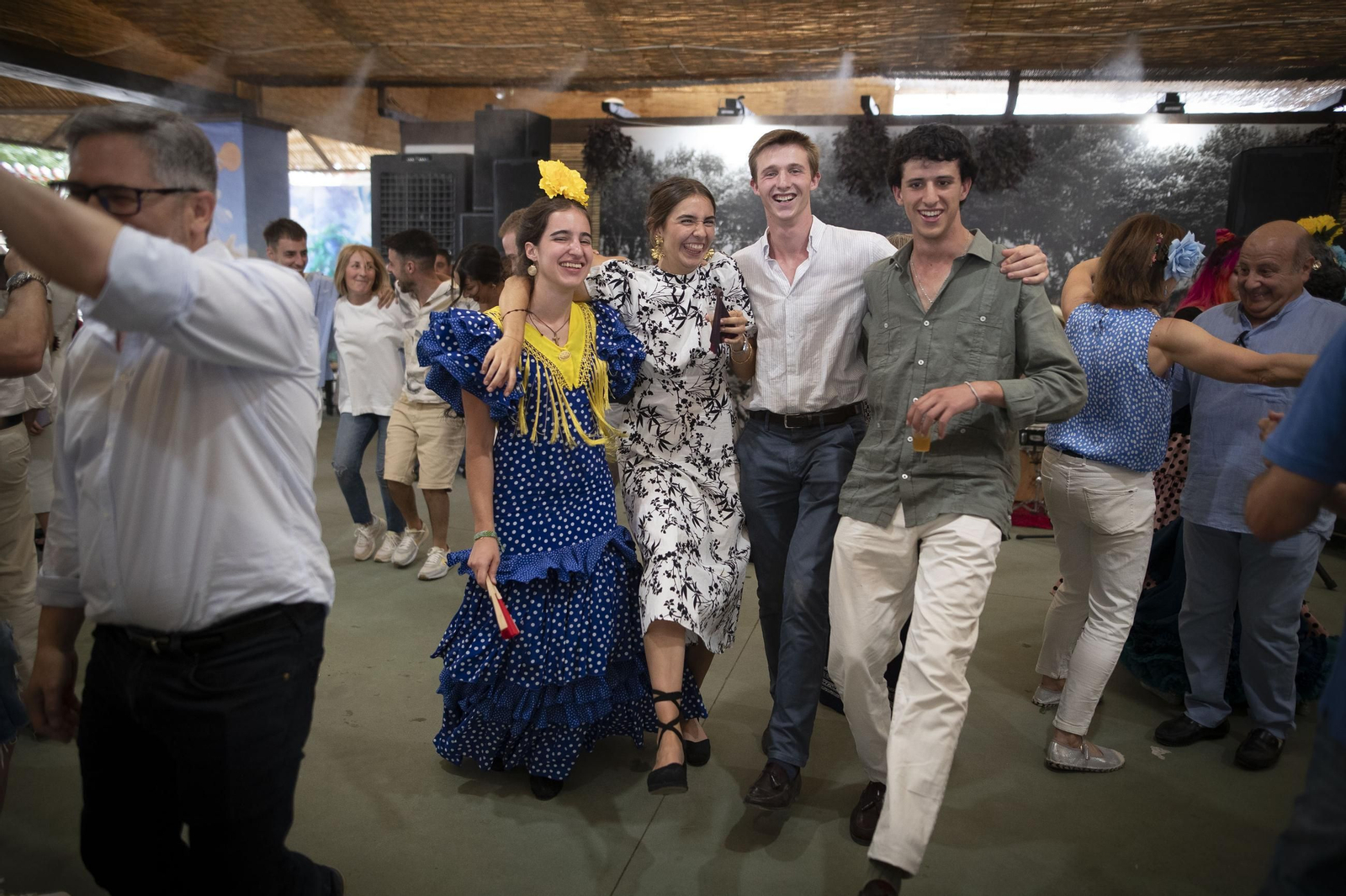 Granada vive su tercer día de Corpus entre comida, baile y columpios: las imágenes
