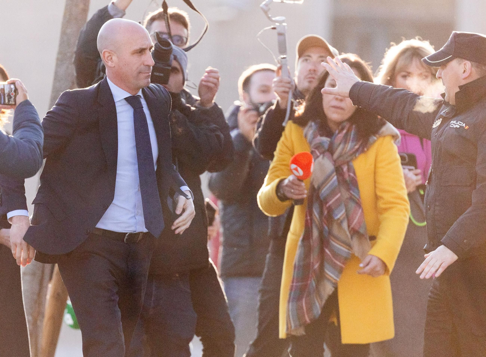 Las fotos del día de la declaración de Rubiales en el juicio