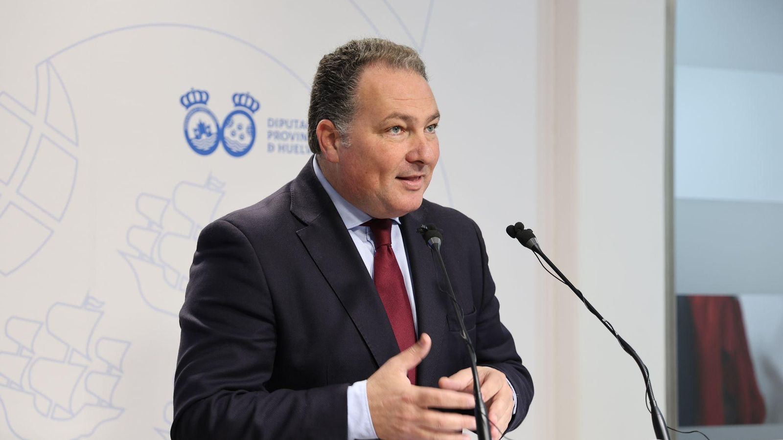 El presidente de la Diputación de Huelva, David Toscano, este martes en rueda de prensa.