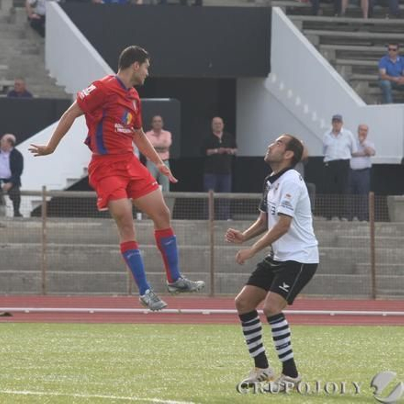 La Balona certifica su segunda posición tras el 2-0 para los blanquinegros.

Foto: Paco Guerrero