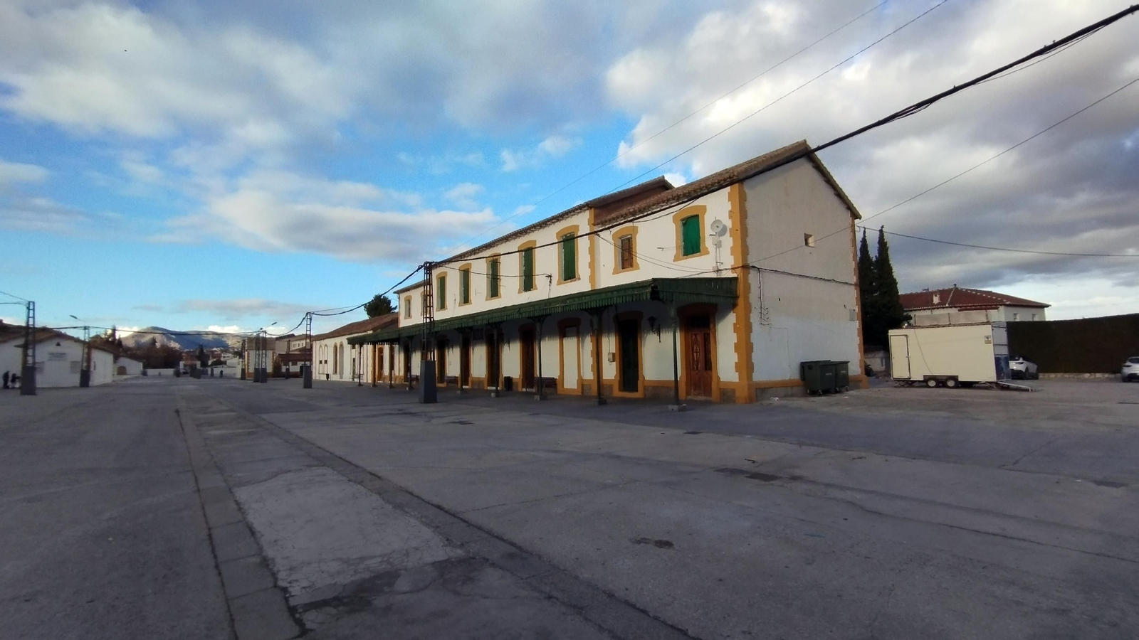 Fotos: el patrimonio ferroviario abandonado de la línea de tren Guadix-Baza-Lorca