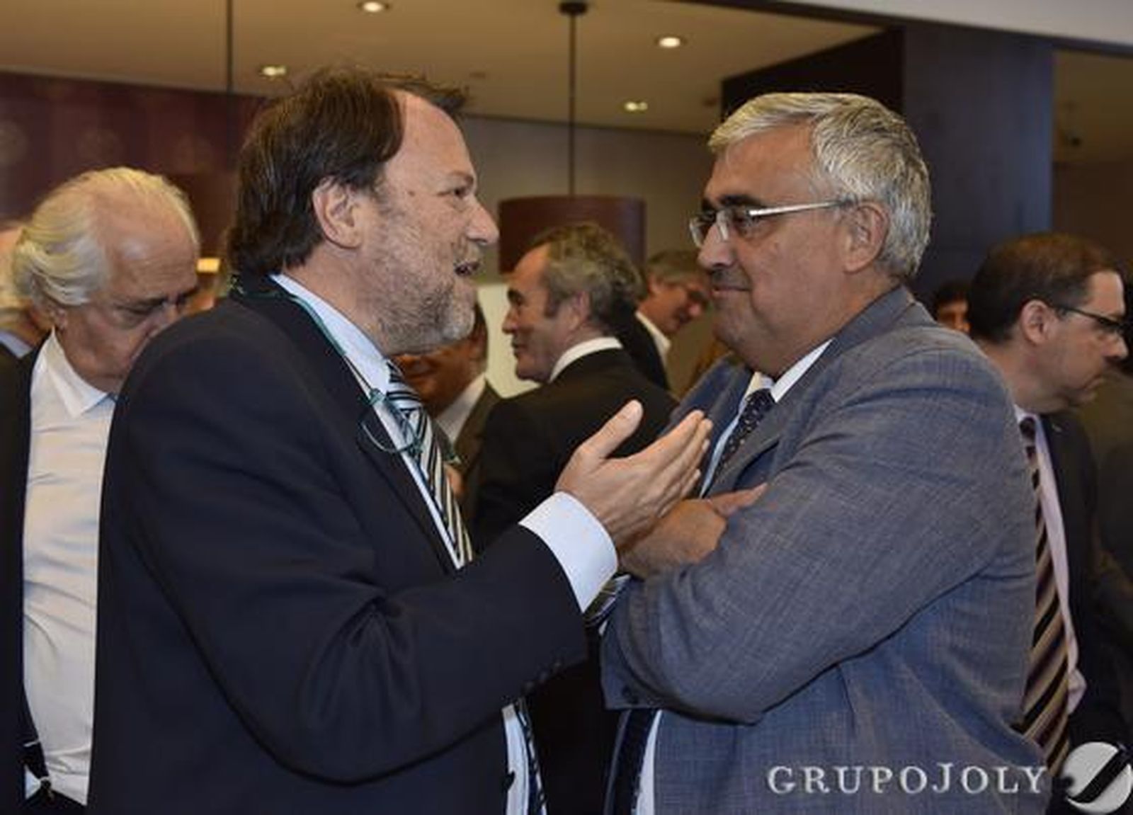 El ex alcalde de Sevilla Alfredo Sánchez Monteseirín,con Antonio Ramírez de Arellano. / Reportaje gráfico: Juan Carlos Vázquez y Victoria Hidalgo