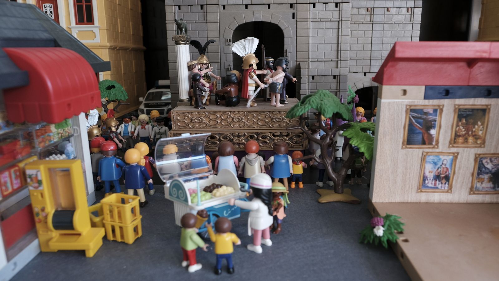 Inauguración de la exposición de playmobil de semana santa de Almería