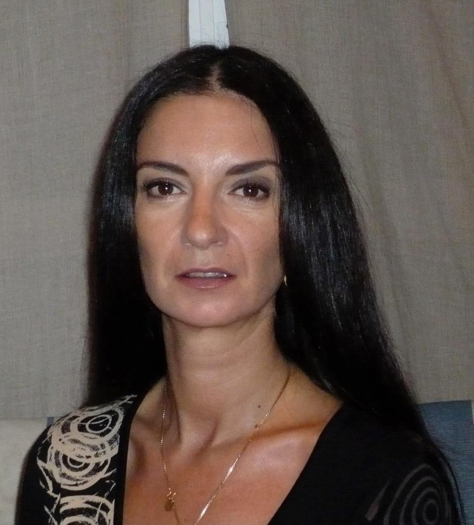Nathalie Hadj, cónsul de Francia.