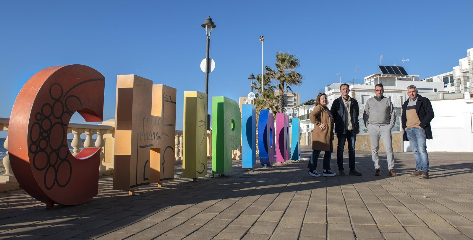 Representantes de la nueva Asociación de Viviendas y Apartamentos Turísticos de la Costa Noroeste de Cádiz (AlojaTCádiz), en Chipiona.