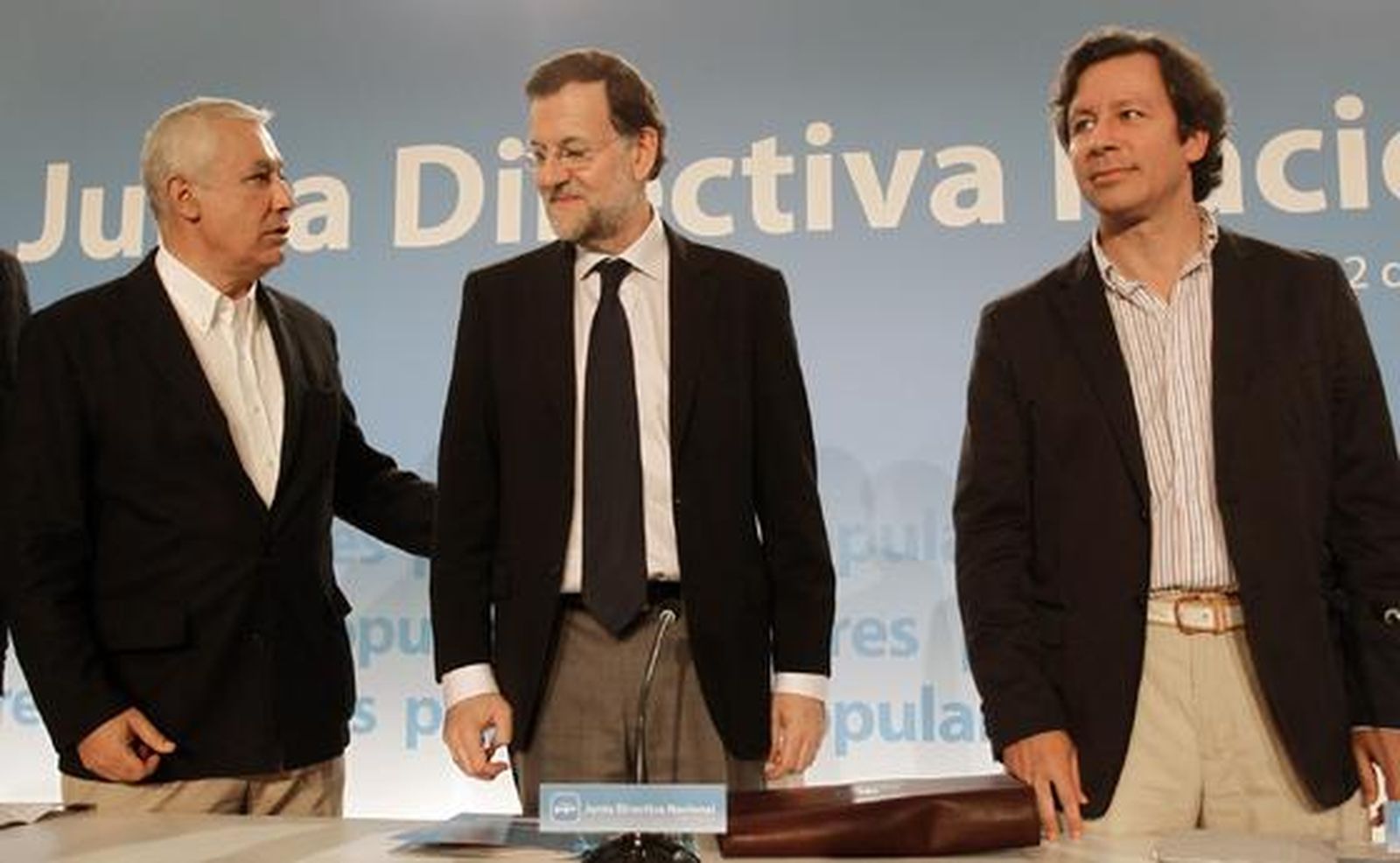 Rajoy, Arenas y Zoido, entre otros, acuden a la Junta Directiva Nacionald del PP realizada en Sevilla.

Foto: Antonio Pizarro