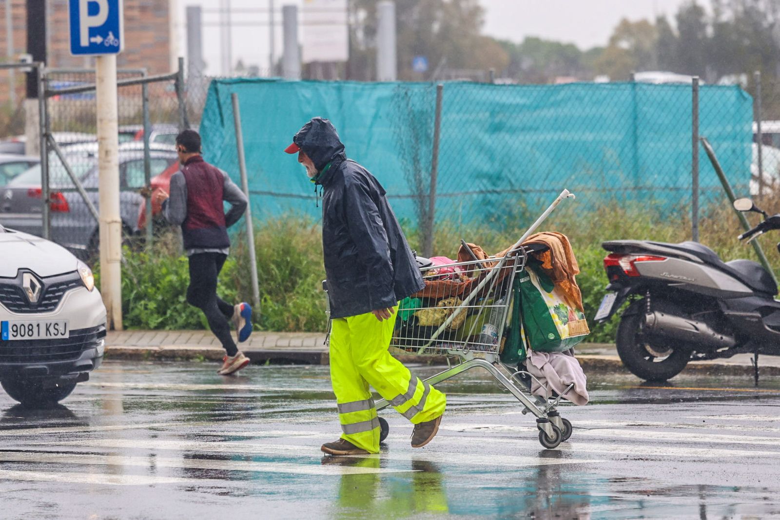Fotografías de la mañana lluviosa en la capital