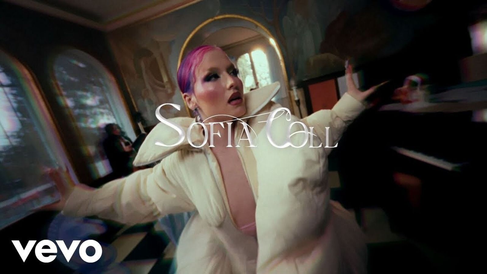 Sofía Coll en el cartel de 'Here to stay'