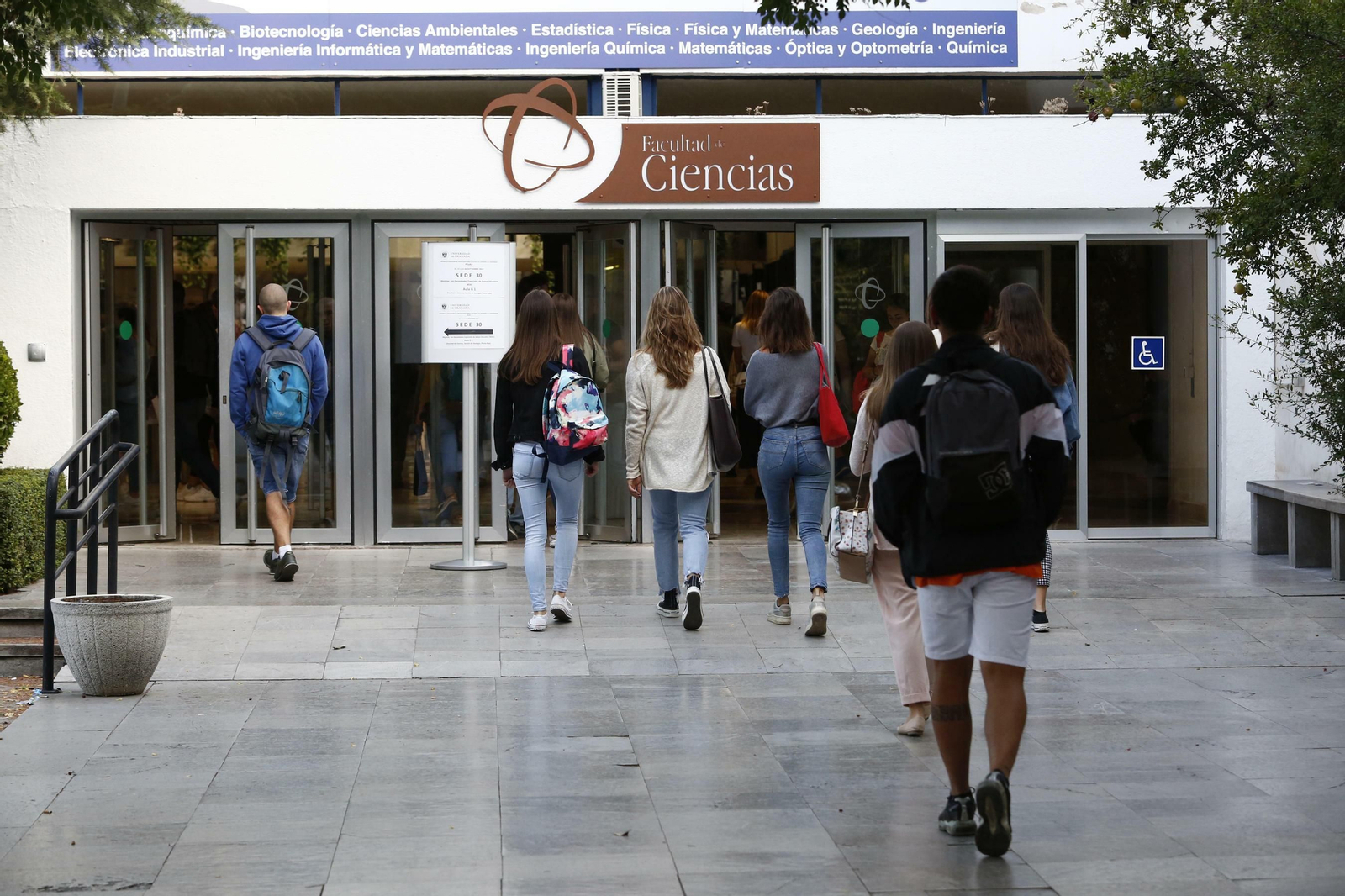 Entrada a Ciencias.