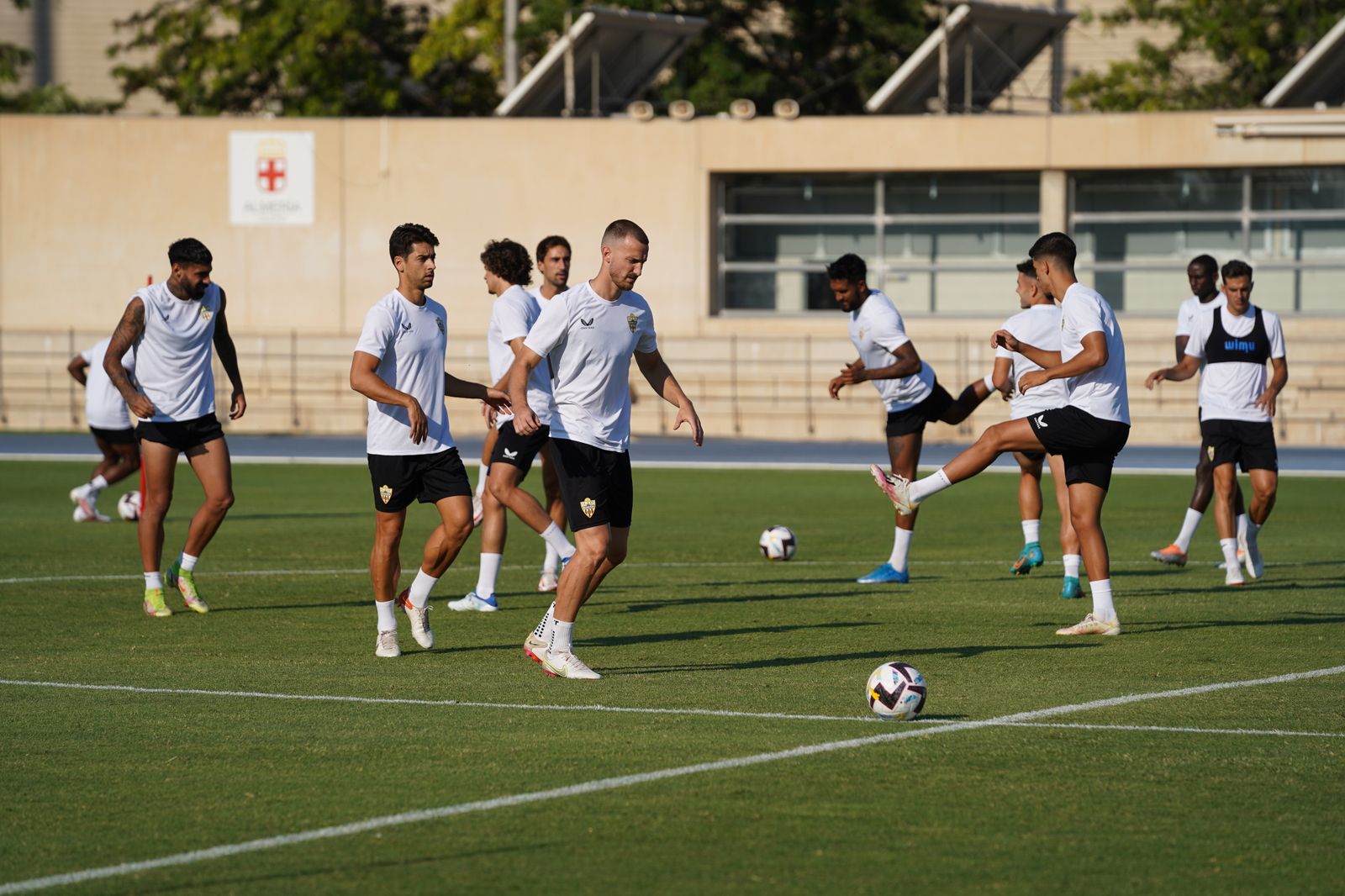 La plantilla tiene hasta tres sesiones y un amistoso este fin de semana.