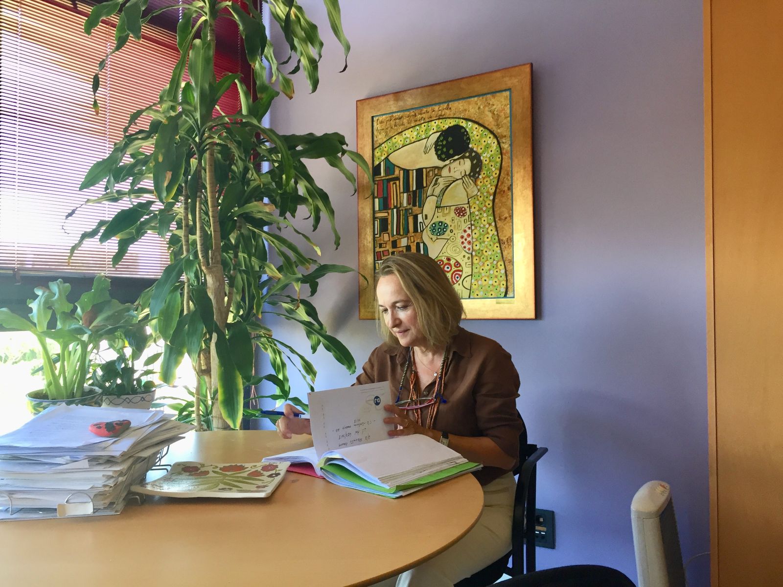 Marta Valcarce en su despacho de la Fiscalía de Menores