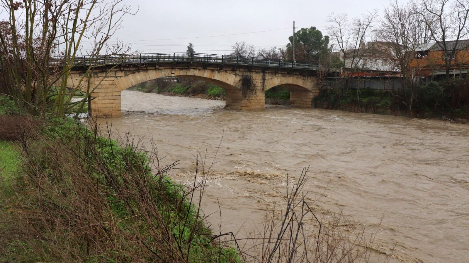 Altura del río Genil a su paso por el Puente de los Vados, entre Granada y Santa Fe