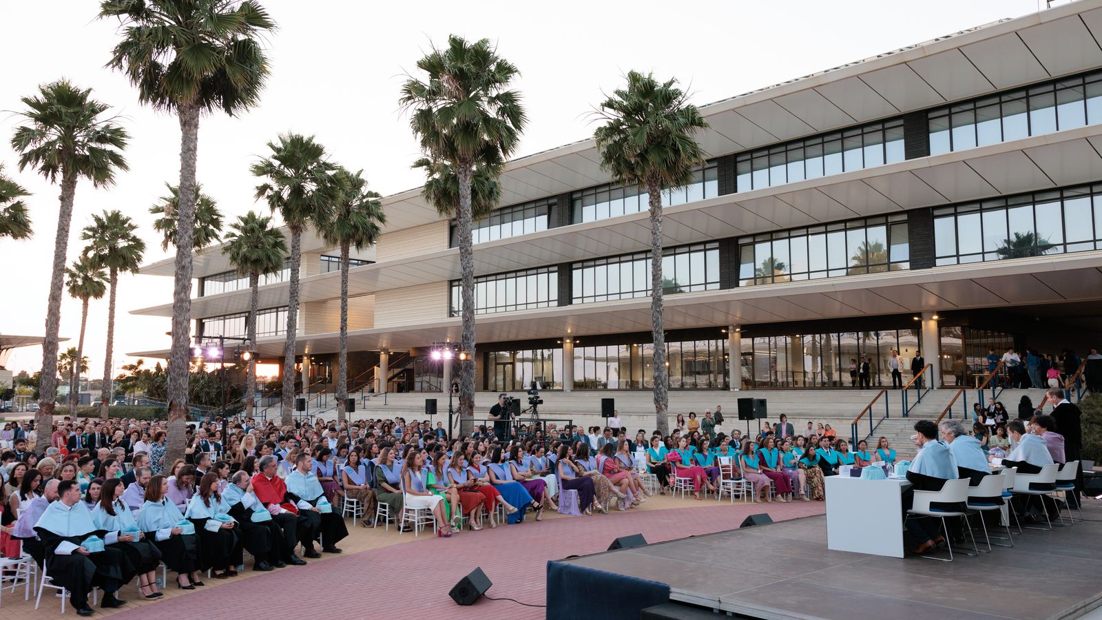 Acto de graduación en la Universidad Loyola.