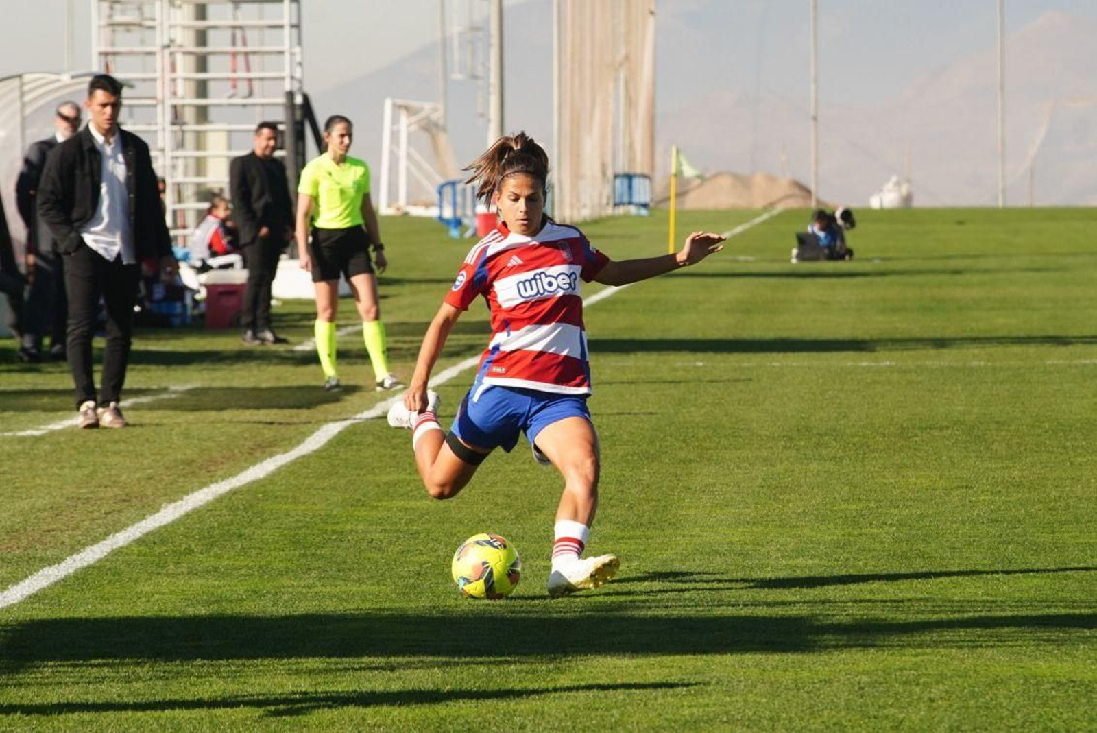 Las mejores imágenes de la goleada del Granada CF Femenino frente al Deportivo