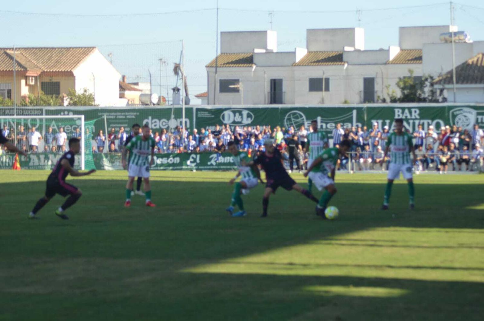 La general de El Palmar de detrás de la portería, plagada de aficionados recreativistas.