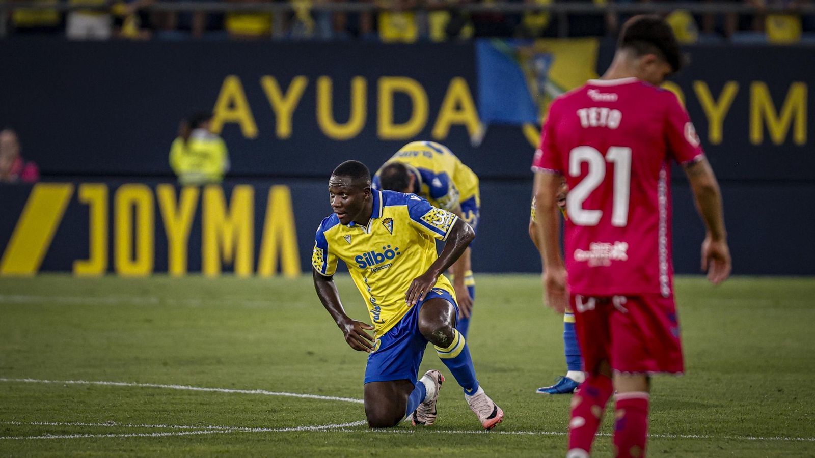 Búscate entre las fotos del partido de fútbol Cádiz CF - CD Tenerife de la Liga Hypermotion