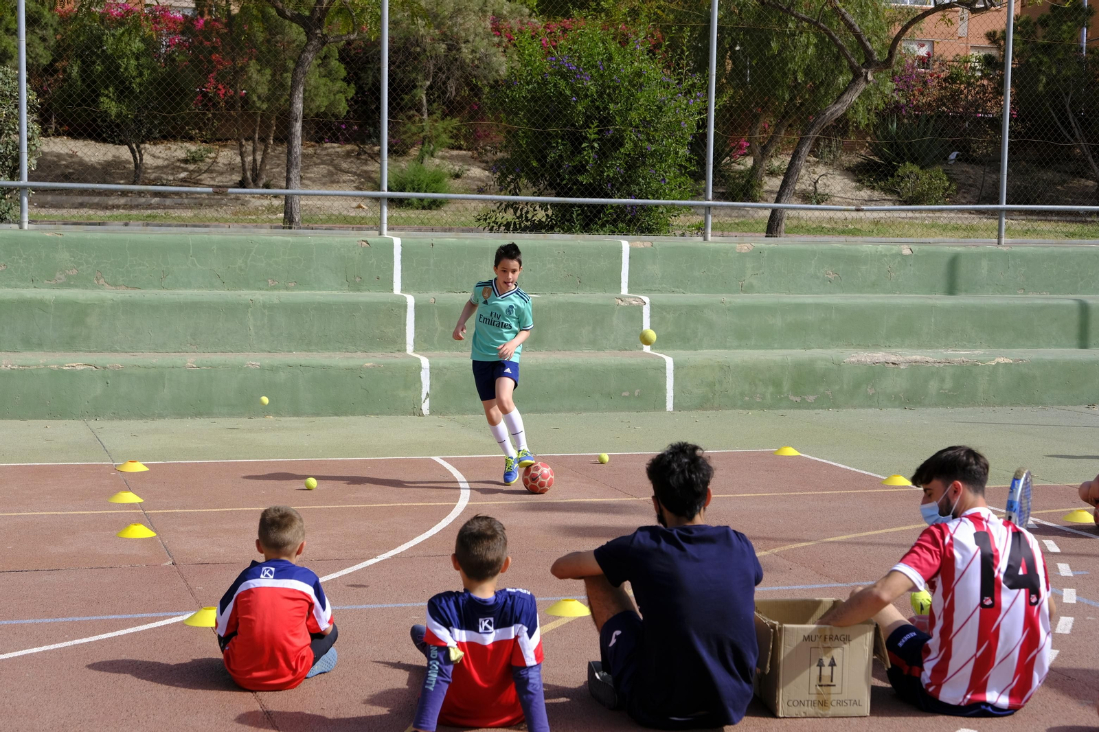 Fotogalería de los campus de Sporting Almería y Fútbol Indoor La Academia.