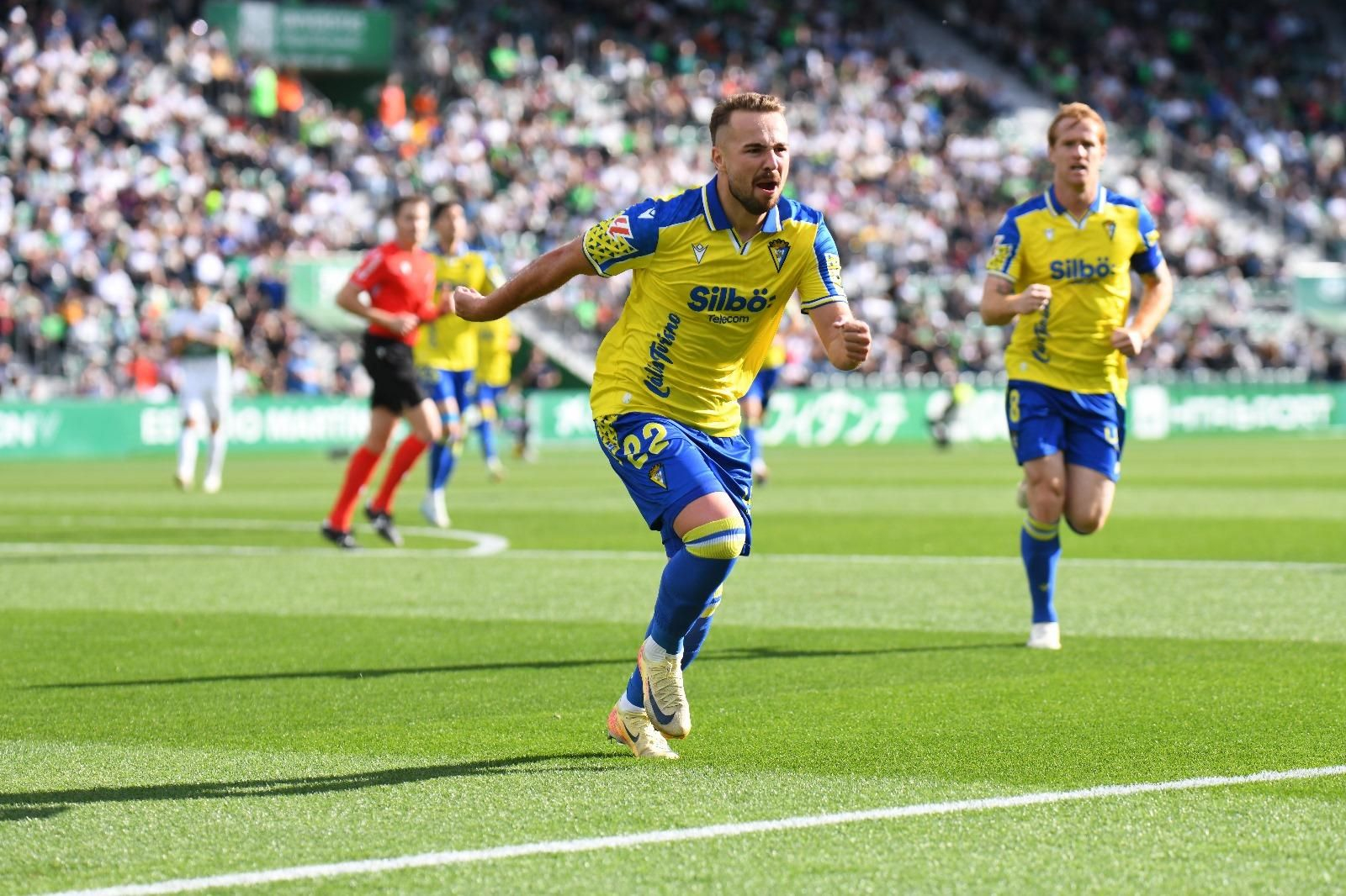 Ontiveros celebra el 0-1.