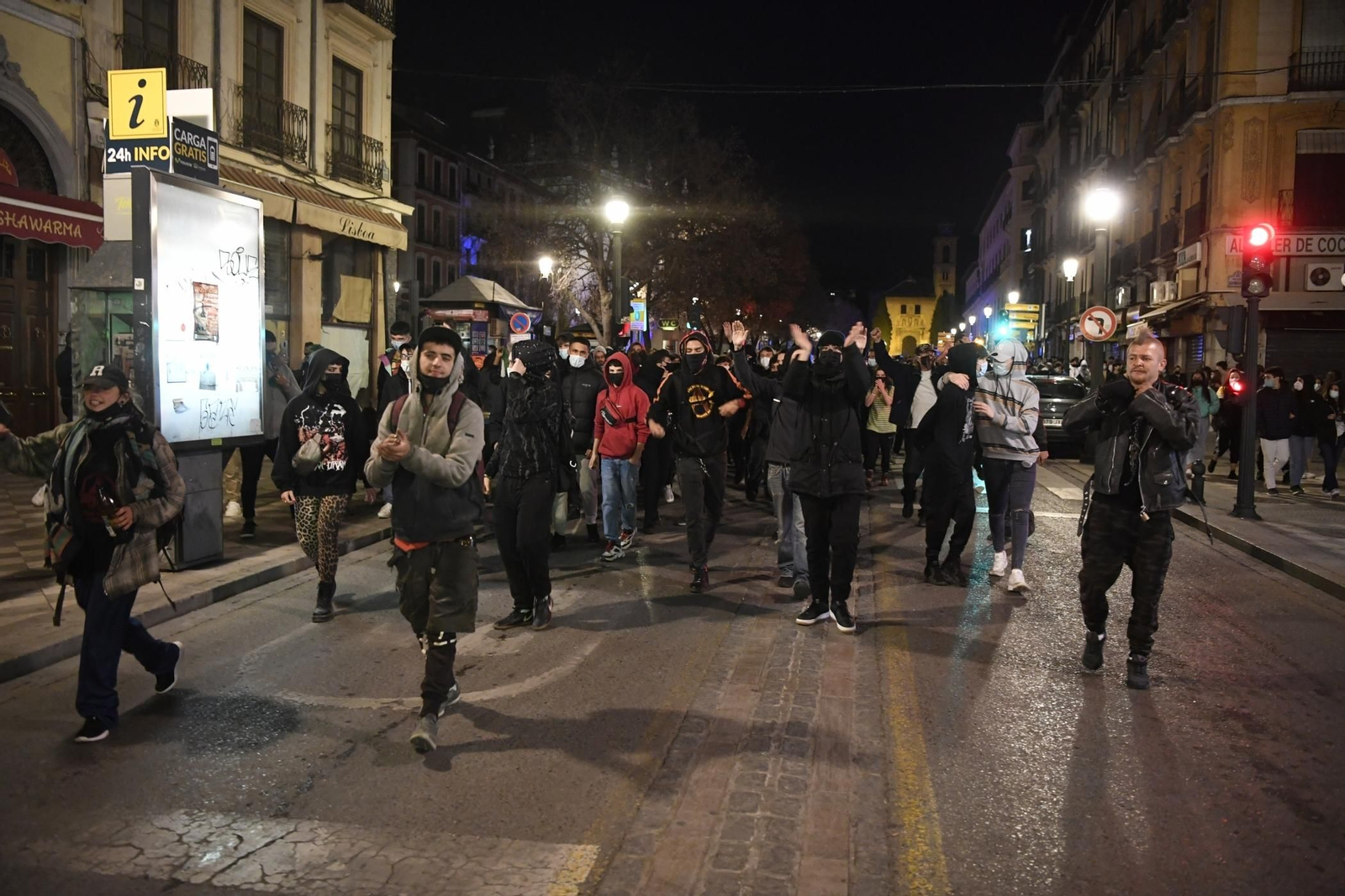 Fotos: disturbios y altercados entre manifestantes y la Policía en Granada