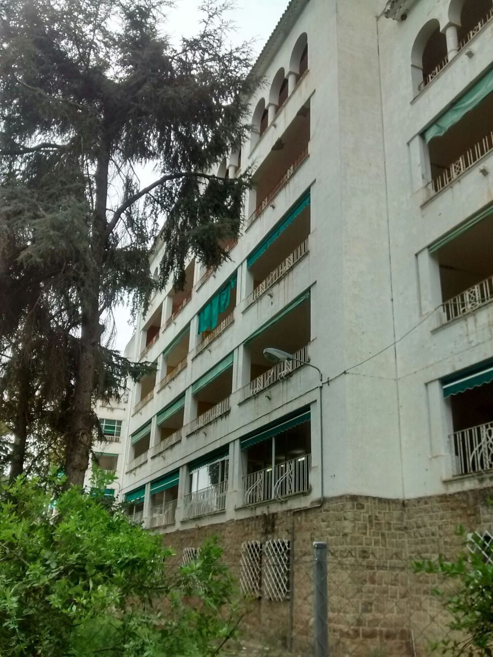 Estado en el que se encuentra una de las fachadas del edificio.