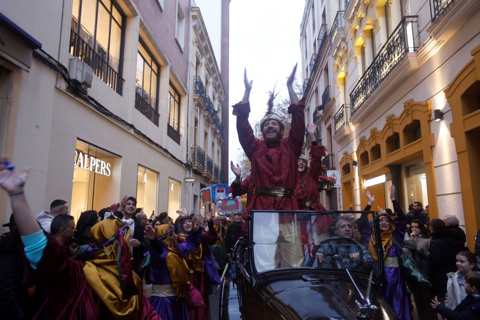 El Cartero Real llena de ilusión el Centro de Córdoba, en imágenes
