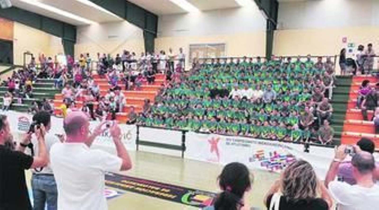 El Club Baloncesto San Fernando presentó a todos sus equipos antes del comienzo de la competición oficial.