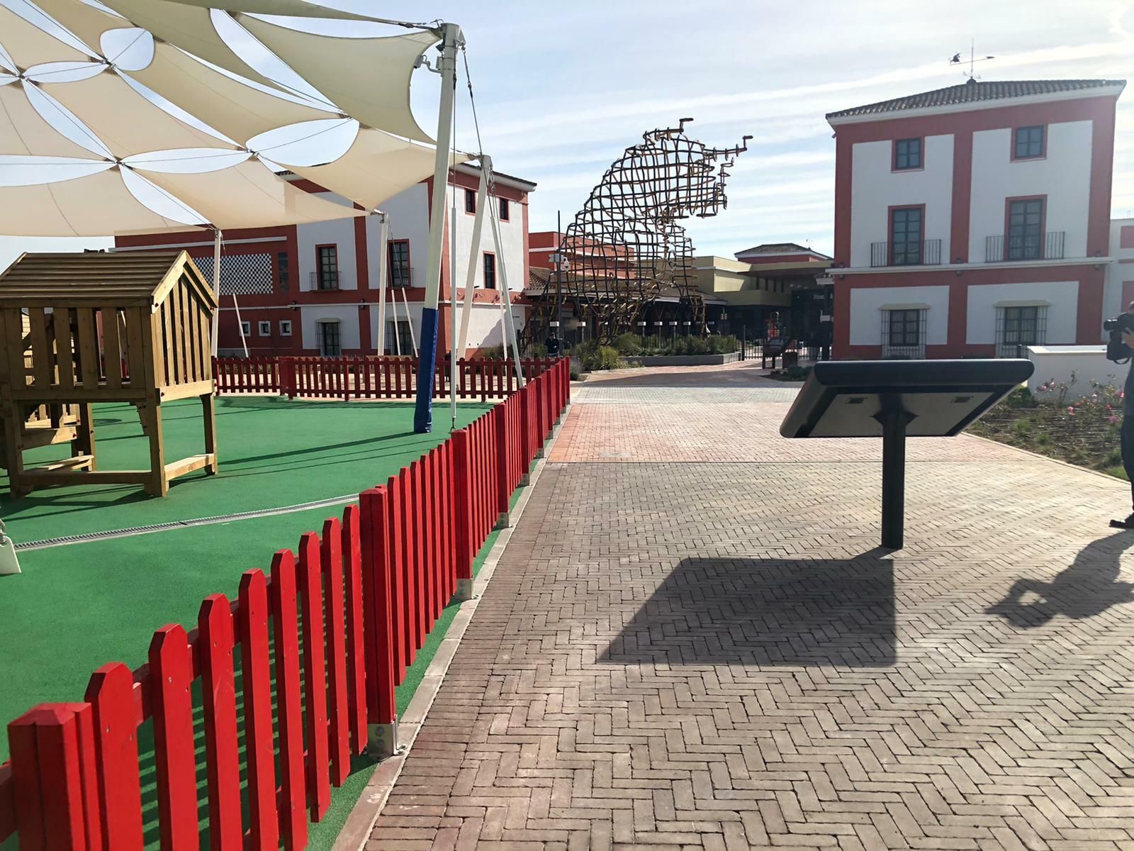 Fotos del 'outlet' del Plaza Mayor en Málaga