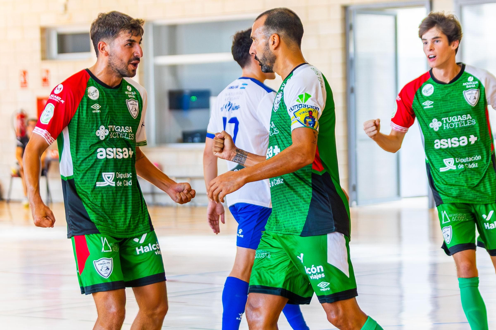 Jugadores del Virgili Cádiz celebran uno de los goles.