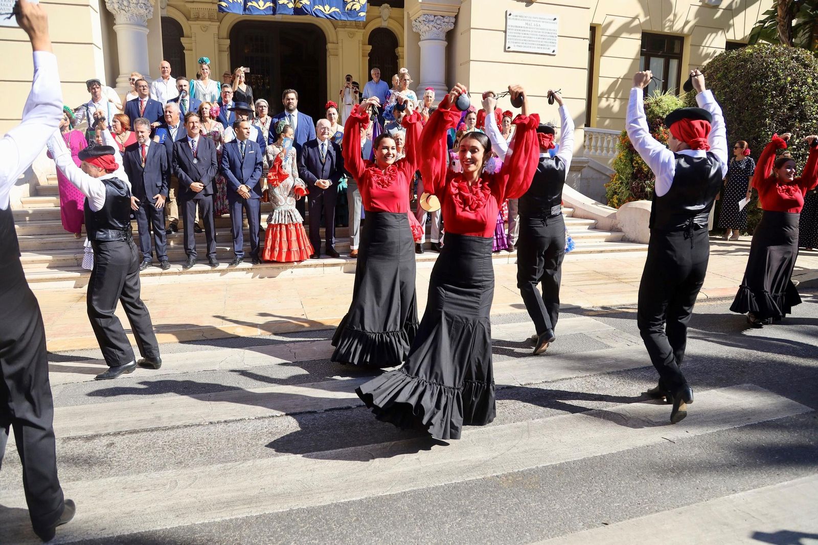 La salida de la Romería de la Feria de Málaga, rumbo al Santuario de la Victoria, en fotos