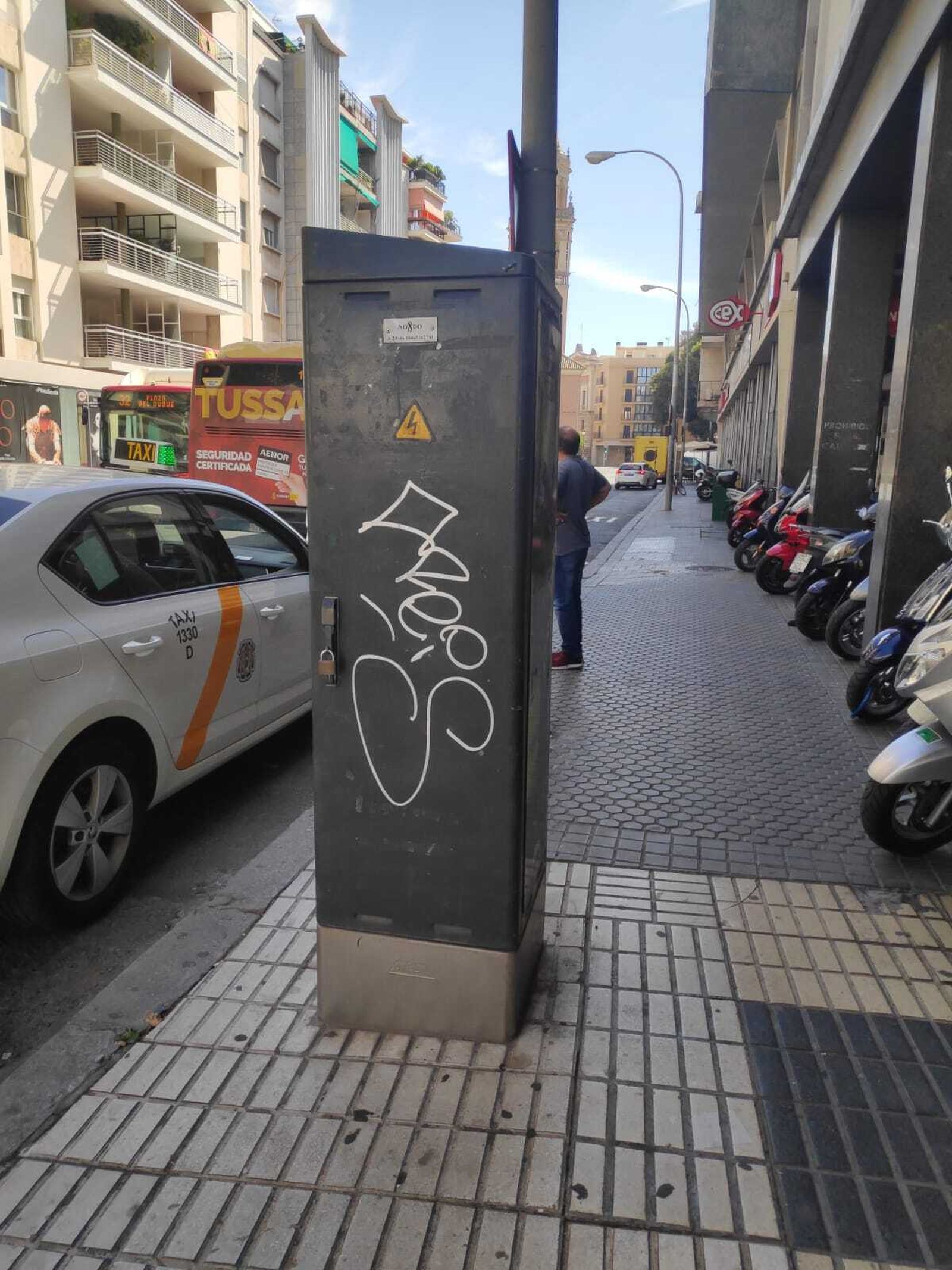 El PP denuncia la "degradación de un casco histórico, inundado de pintadas"